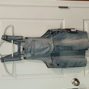 NWT Universal Thread Shortalls Overalls Size 4 Light Wash